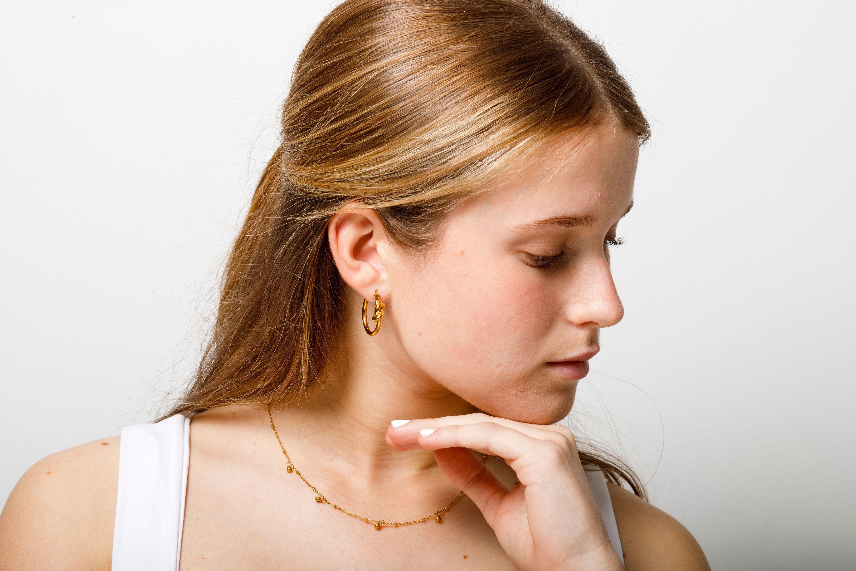Knot hoops