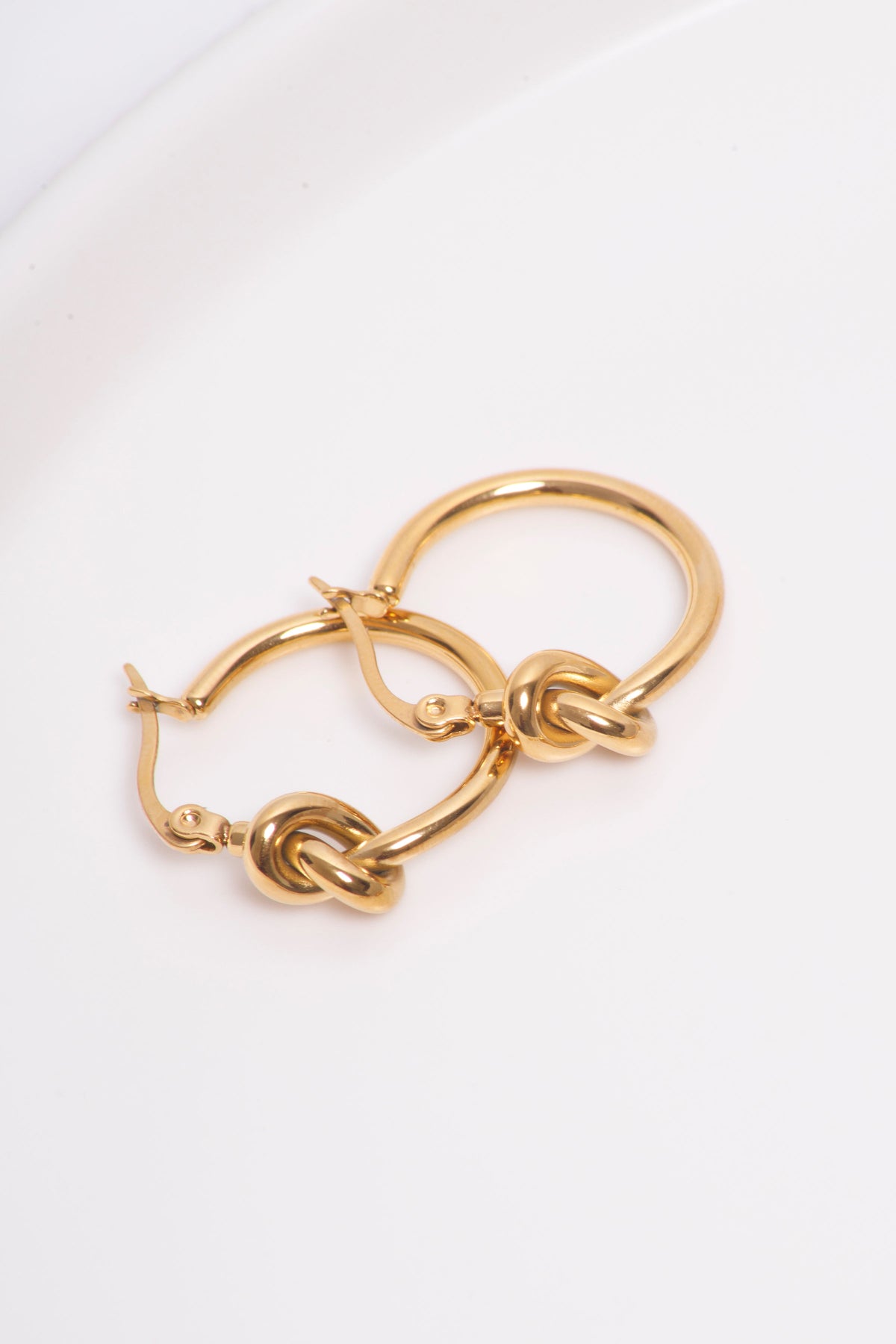 Knot hoops
