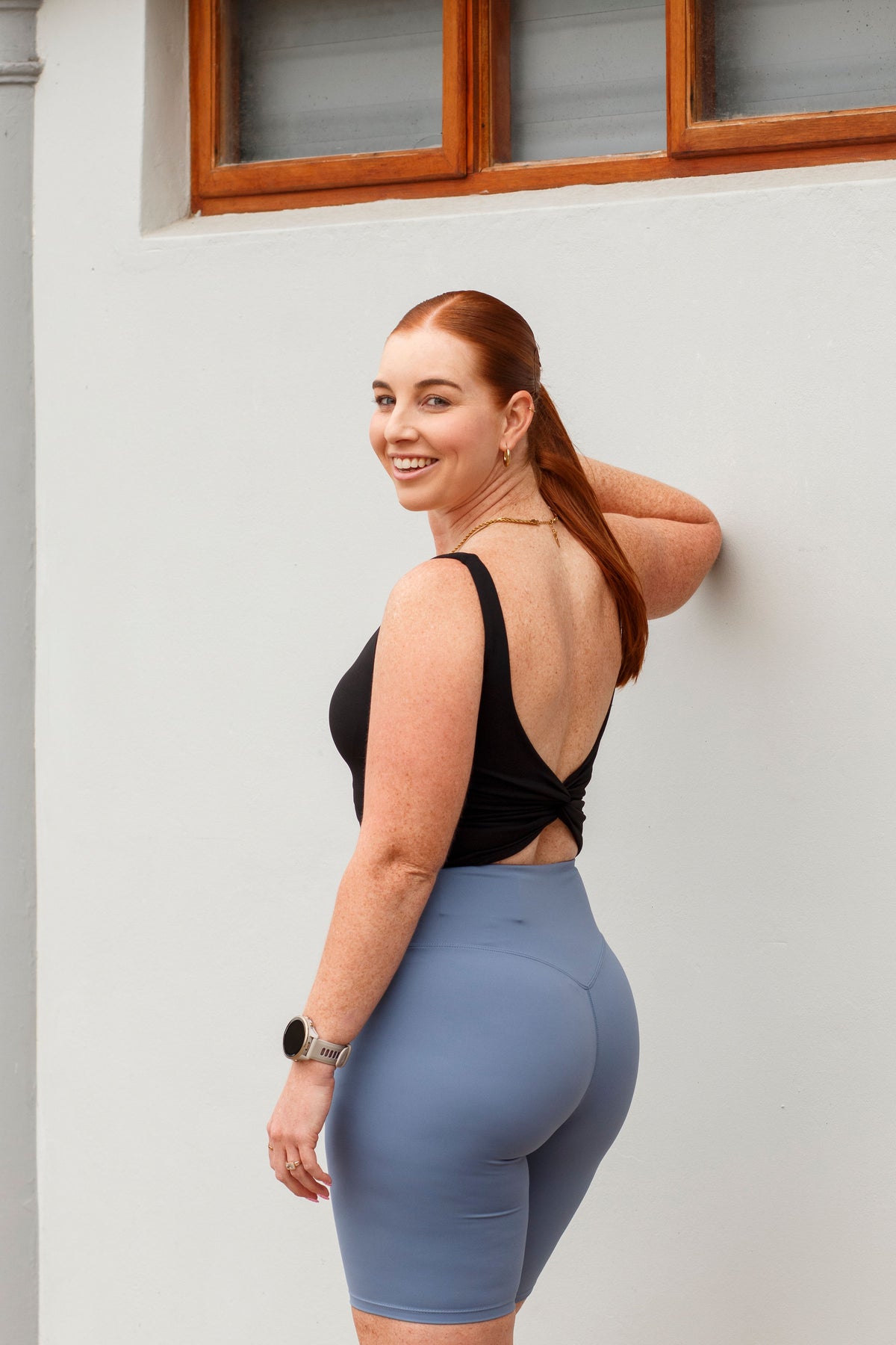 Contour tank